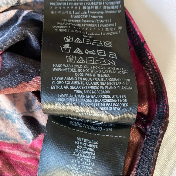 GUESS Women's Jazzi Kimono Sleeves Dawn Of Rose Print Black Bodysuit Size XS - Picture 12 of 12